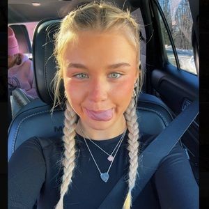 Meet your Posher, Ava